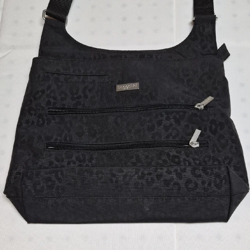 Baggallini Charcoal Leopard Crossbody Bag Exc Cond - Picture 1 of 10